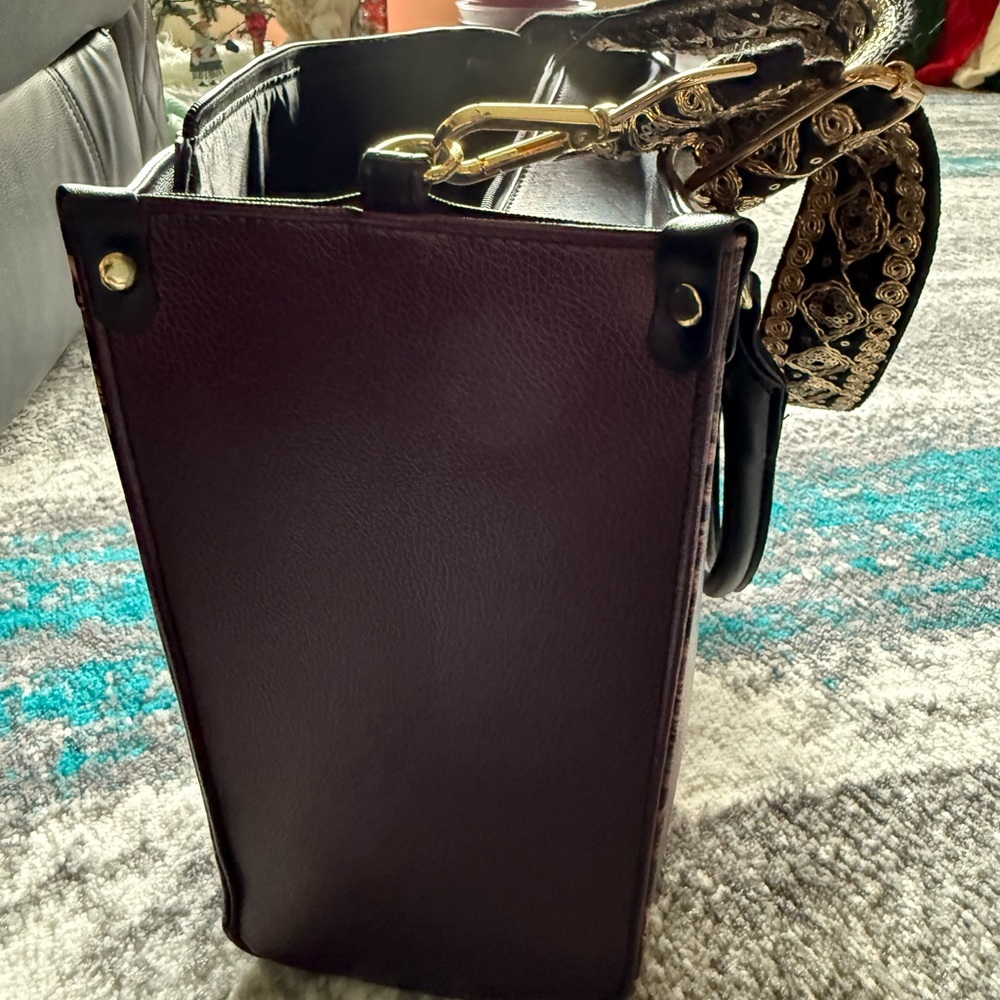 Christmas Themed Handbag and Wallet Set - Picture 3 of 5
